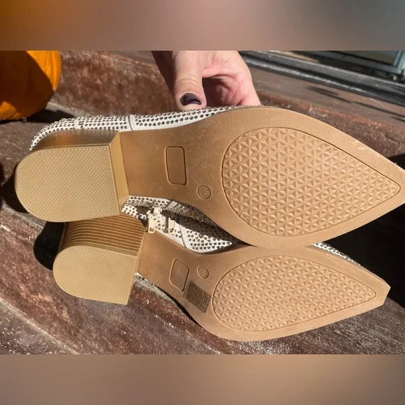 NWOT Boutique Cream Western Booties with Gold Gemstones— Perfect for NFR Rodeo - Picture 4 of 7